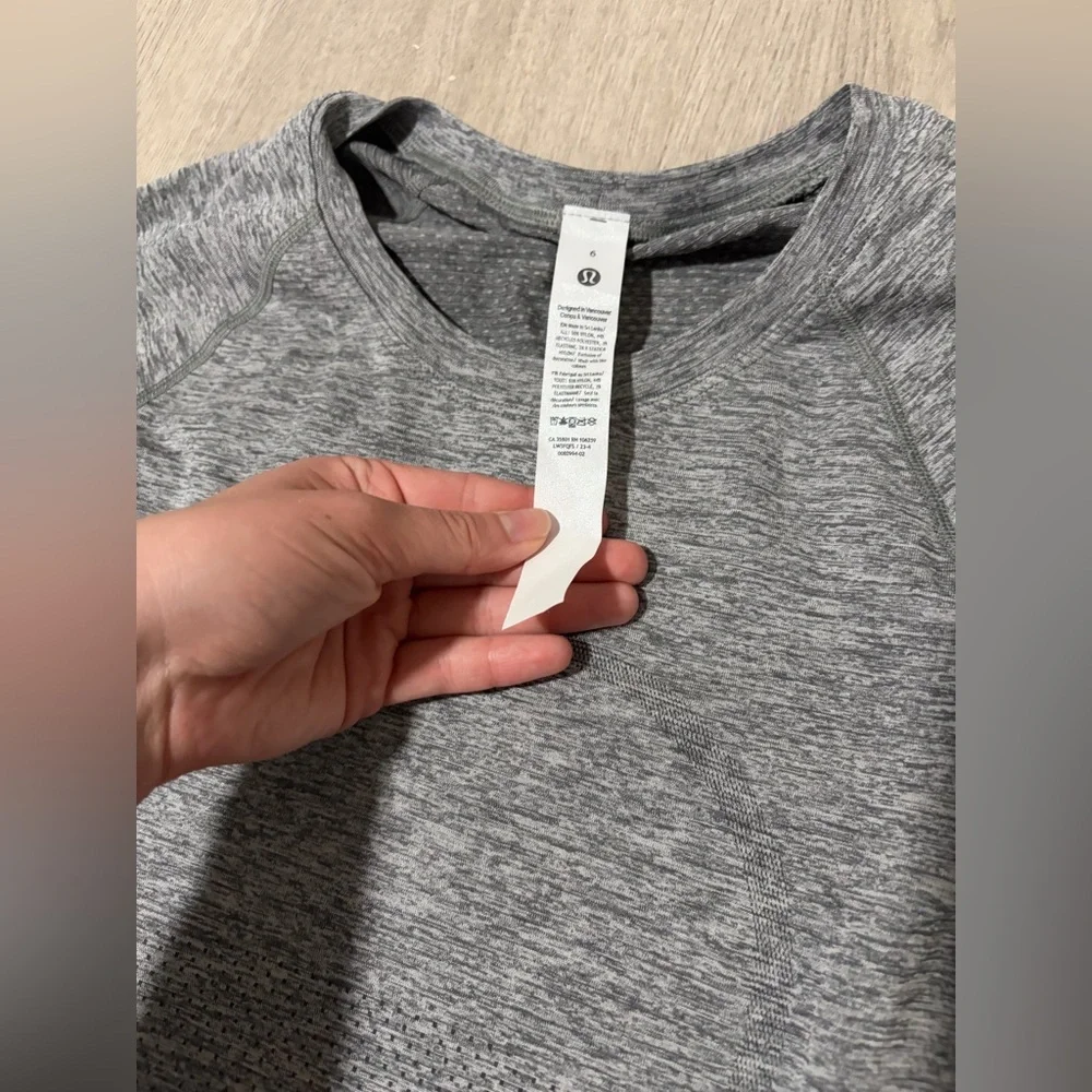 NWT Lululemon Swiftly - Picture 5 of 6
